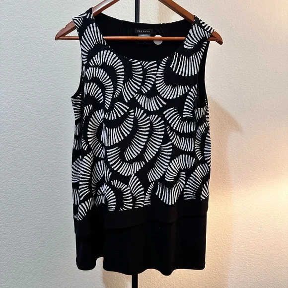 Eva Varro - Picture 1 of 3